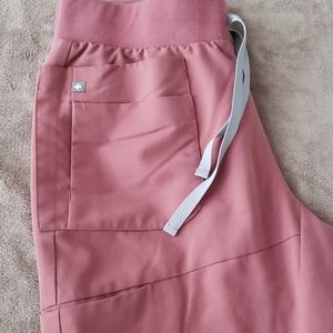 Figs mauve qua jogger scrub pants in M
